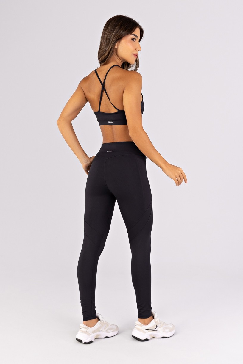 K4782-A_Calca_Legging_com_Bolsos_e_Recortes_Preto__Ref:_K4782-A