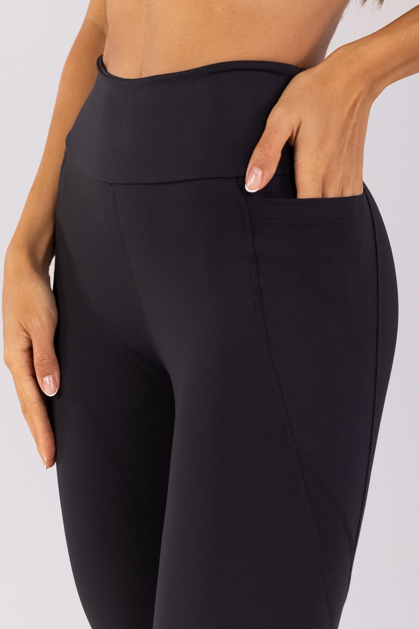 K4782-A_Calca_Legging_com_Bolsos_e_Recortes_Preto__Ref:_K4782-A