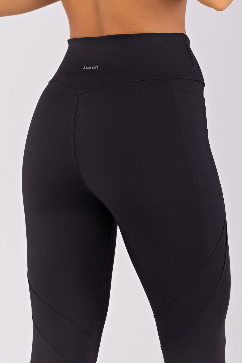 K4782-A_Calca_Legging_com_Bolsos_e_Recortes_Preto__Ref:_K4782-A