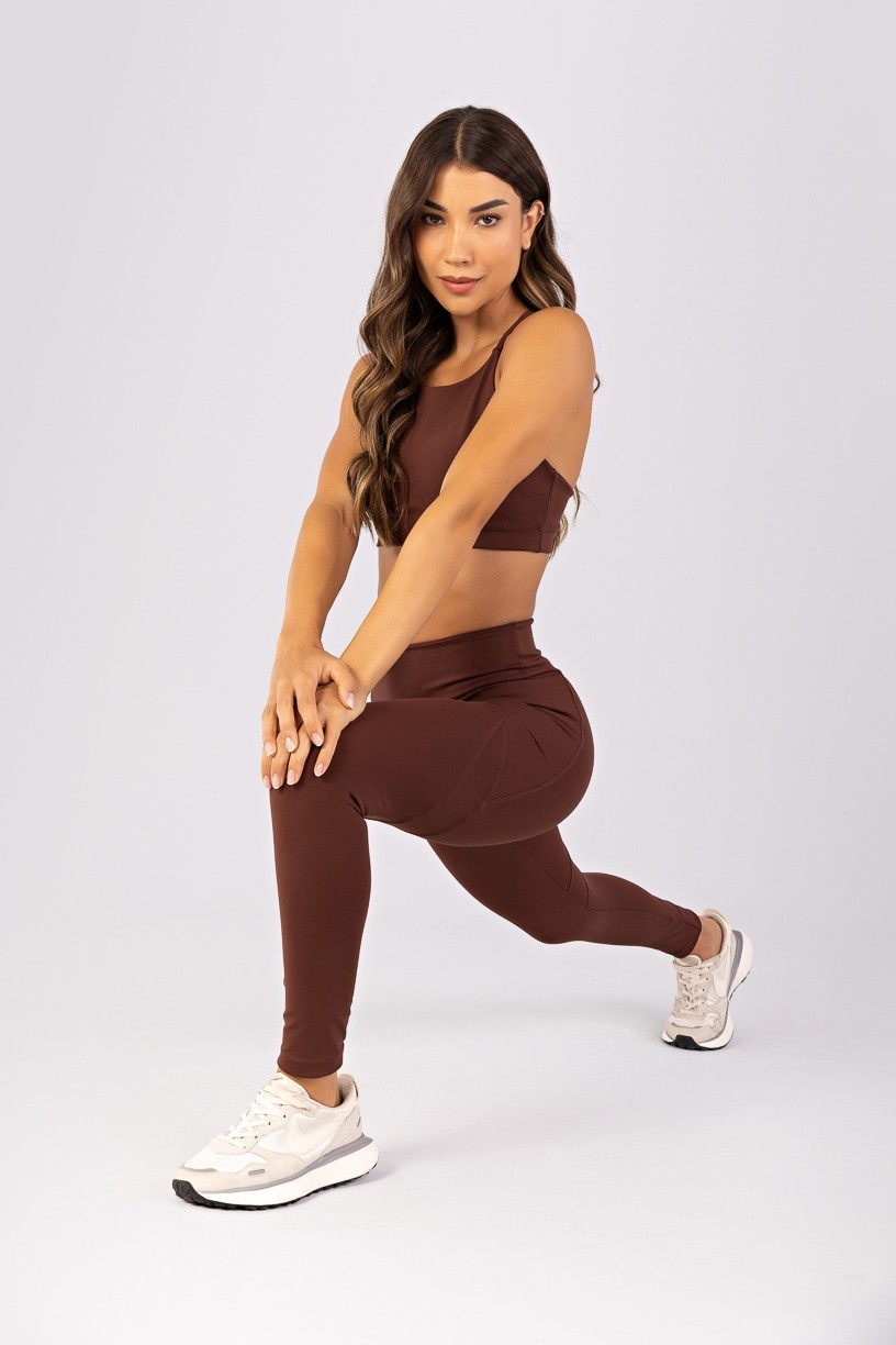 K4782-B_Calca_Legging_com_Bolsos_e_Recortes_Cafe__Ref:_K4782-B