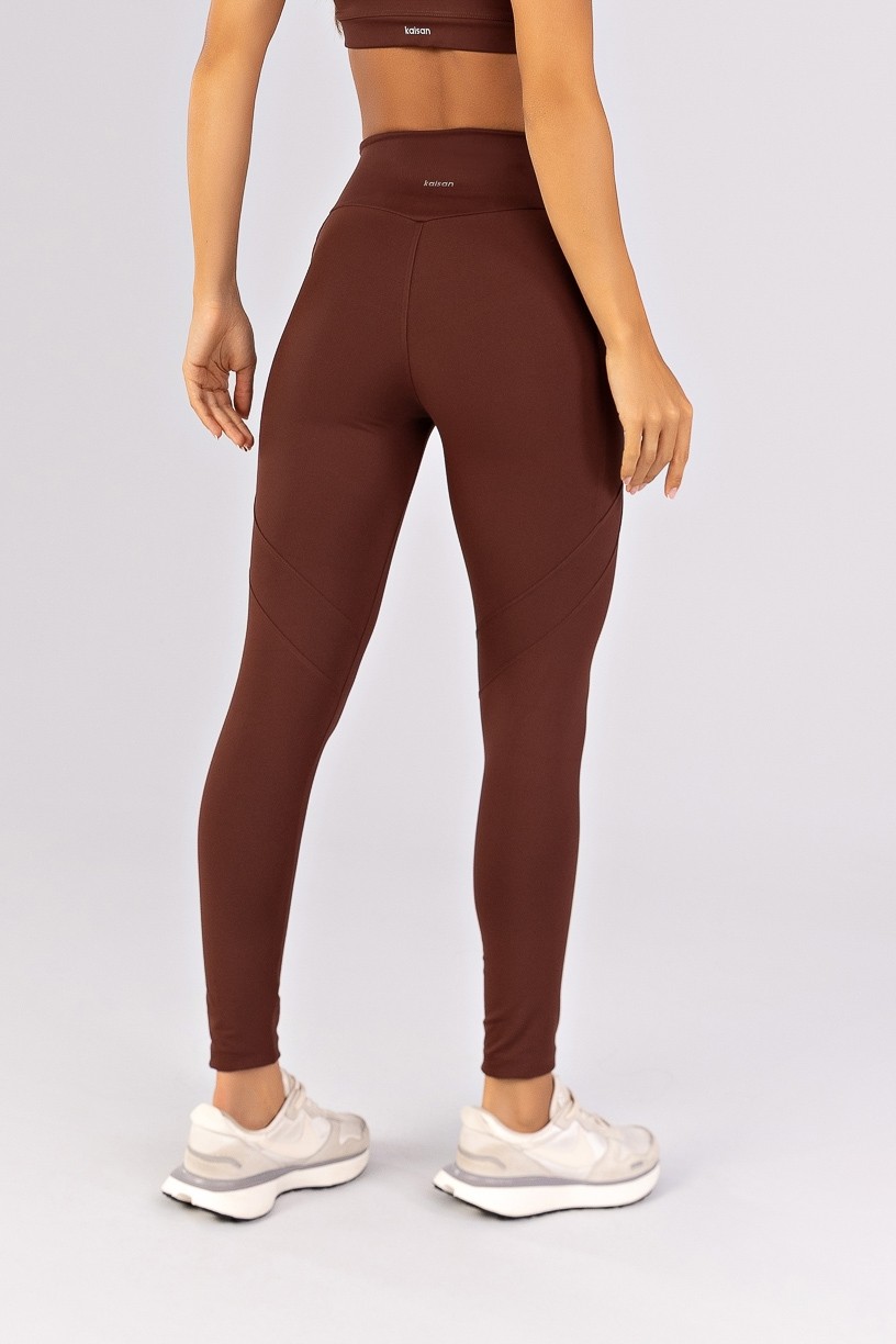 K4782-B_Calca_Legging_com_Bolsos_e_Recortes_Cafe__Ref:_K4782-B