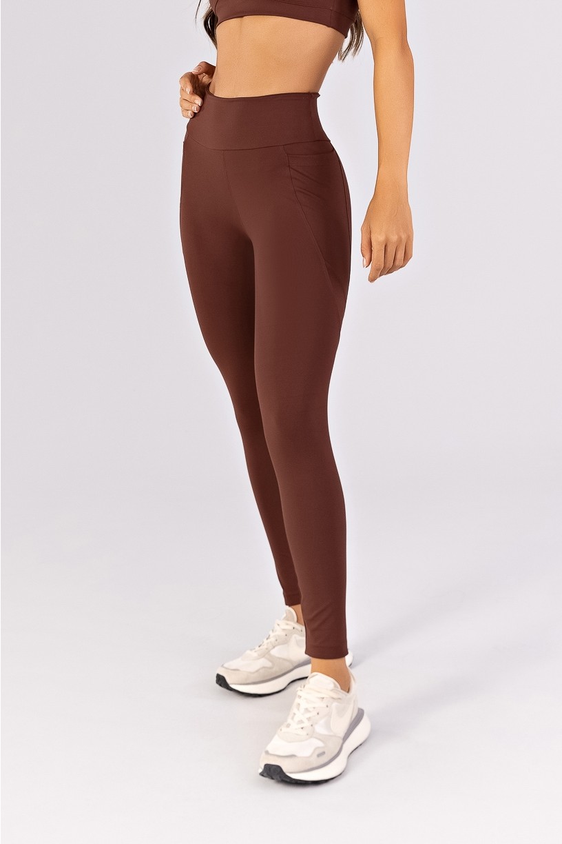 K4782-B_Calca_Legging_com_Bolsos_e_Recortes_Cafe__Ref:_K4782-B