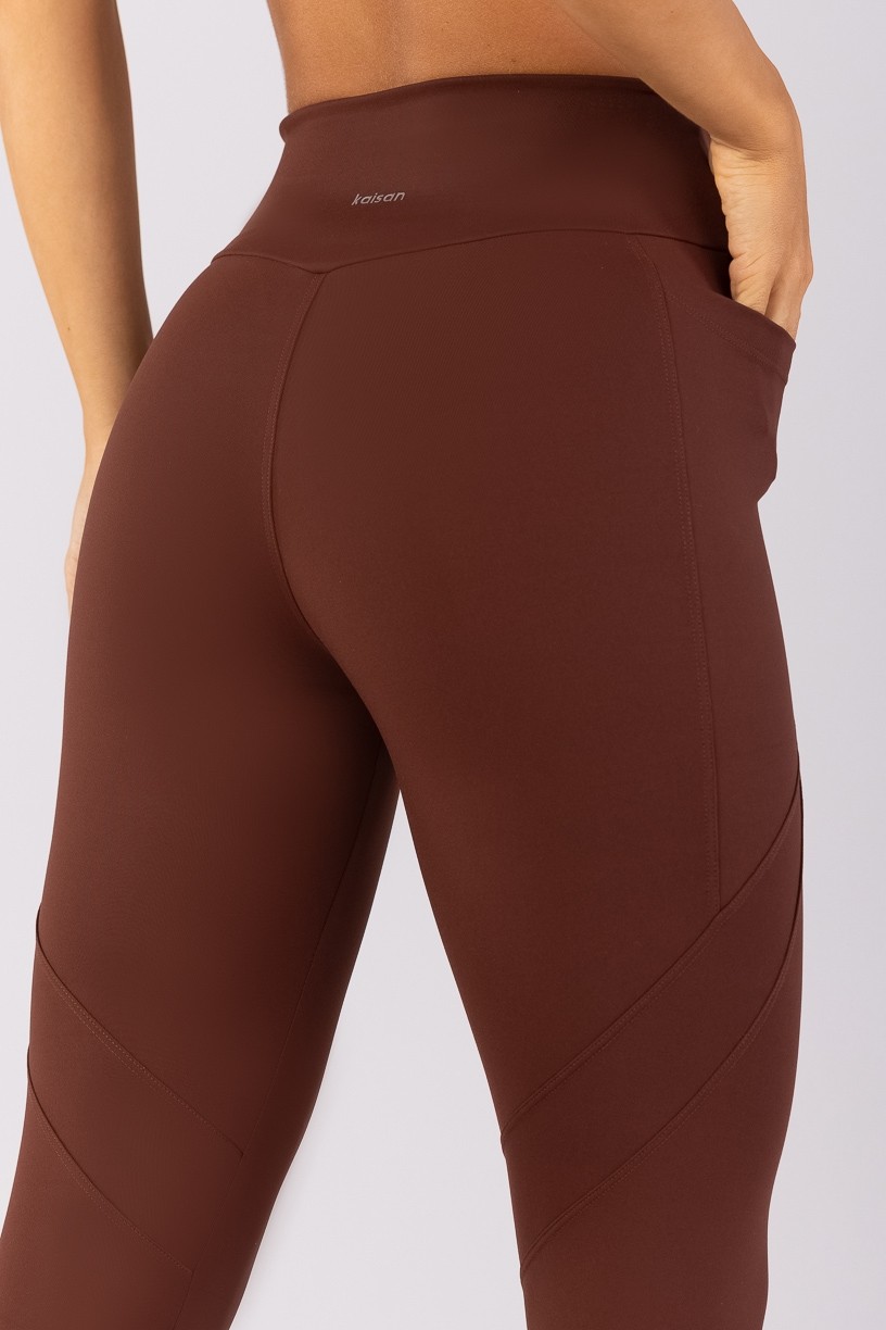 K4782-B_Calca_Legging_com_Bolsos_e_Recortes_Cafe__Ref:_K4782-B
