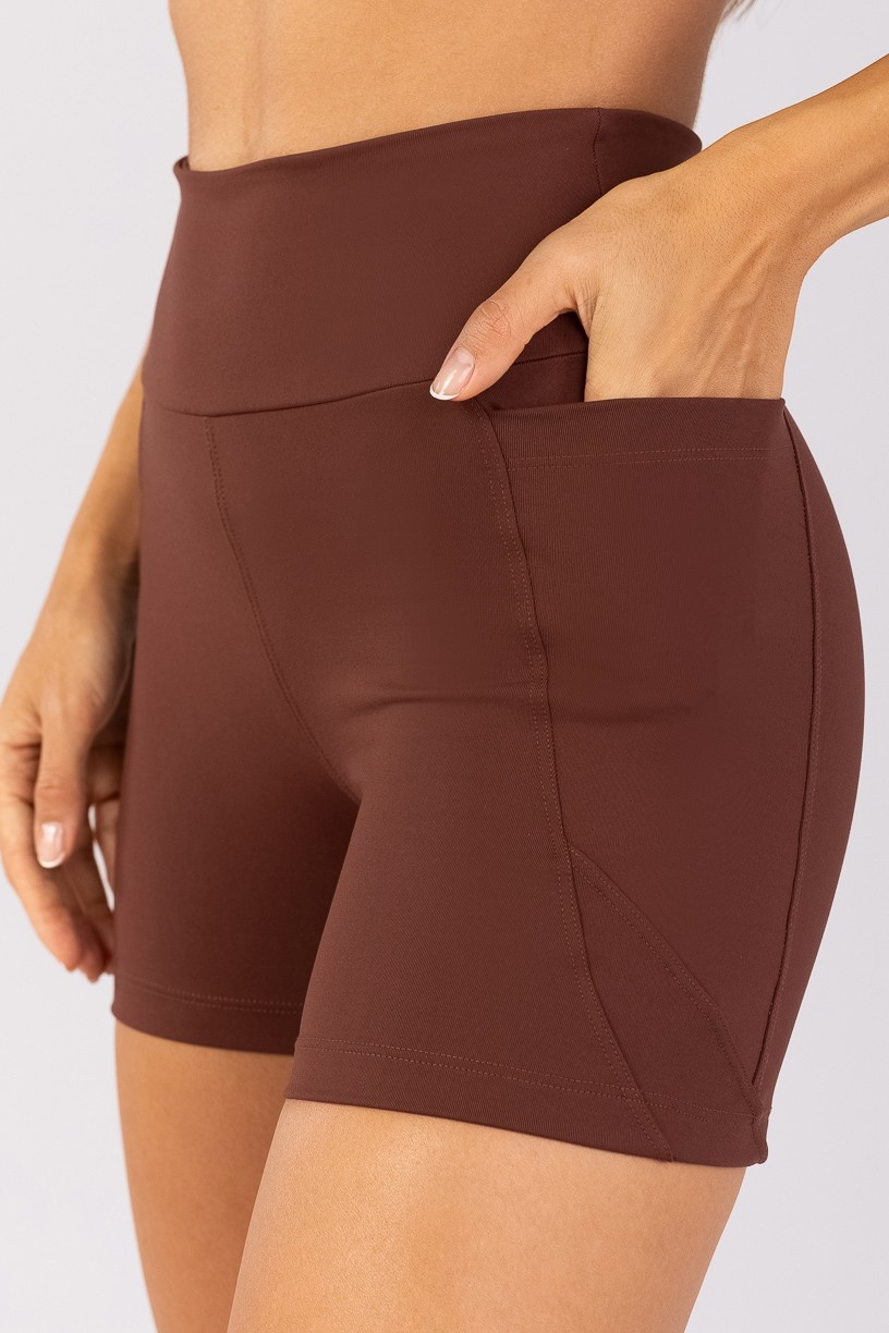 K4783-B_Short_com_Bolsos_e_Recortes_Cafe__Ref:_K4783-B