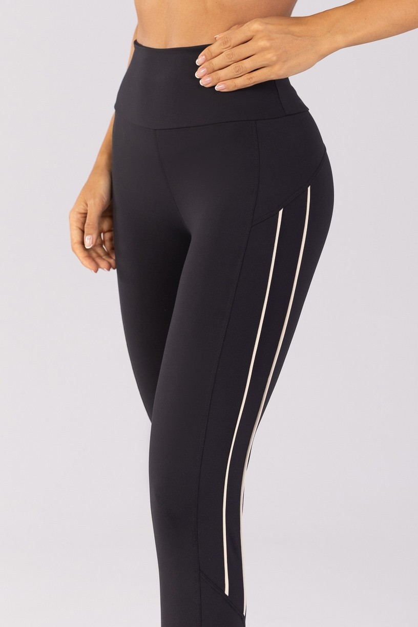 K4785-A_Calca_Legging_com_Recortes_e_Vivos_Duplos_Preto__Off-White__Ref:_K4785-A