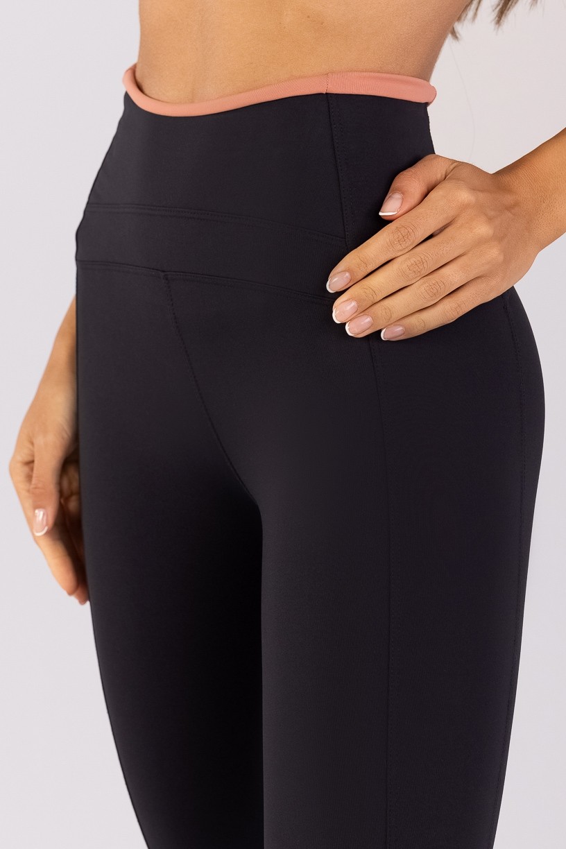 K4791-B_Calca_Legging_com_Recortes_e_Vira_Contrastante_Preto__Telha__Ref:_K4791-B