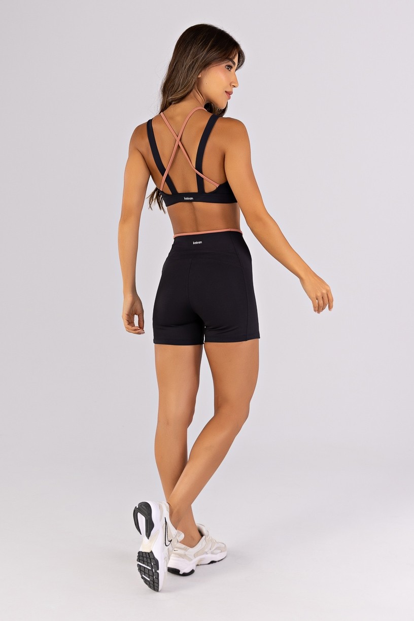 K4792-B_Short_com_Recortes_e_Vira_Contrastante_Preto__Telha__Ref:_K4792-B