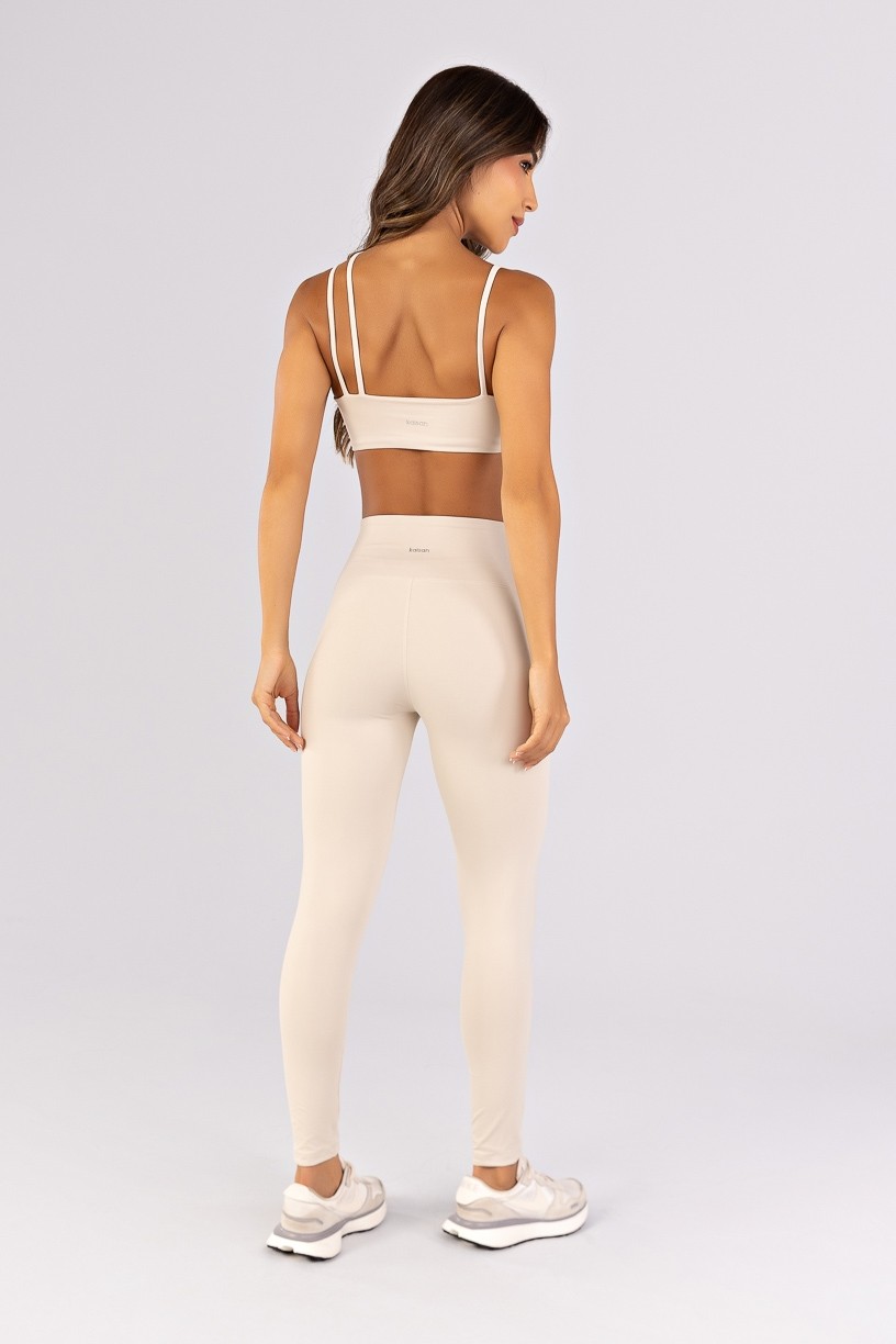 K4799-B_Top_com_Decote_Reto_e_Alcas_Assimetricas_Off-White__Ref:_K4799-B