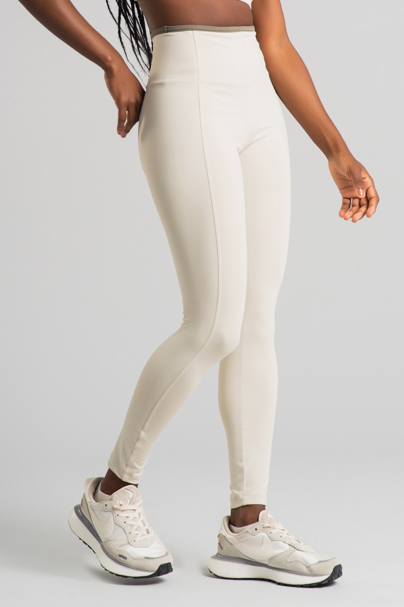 K4515-B_Calca_Legging_com_Recortes_e_Vies_na_Cintura_Off-White__Oliva__Ref:_K4515-B