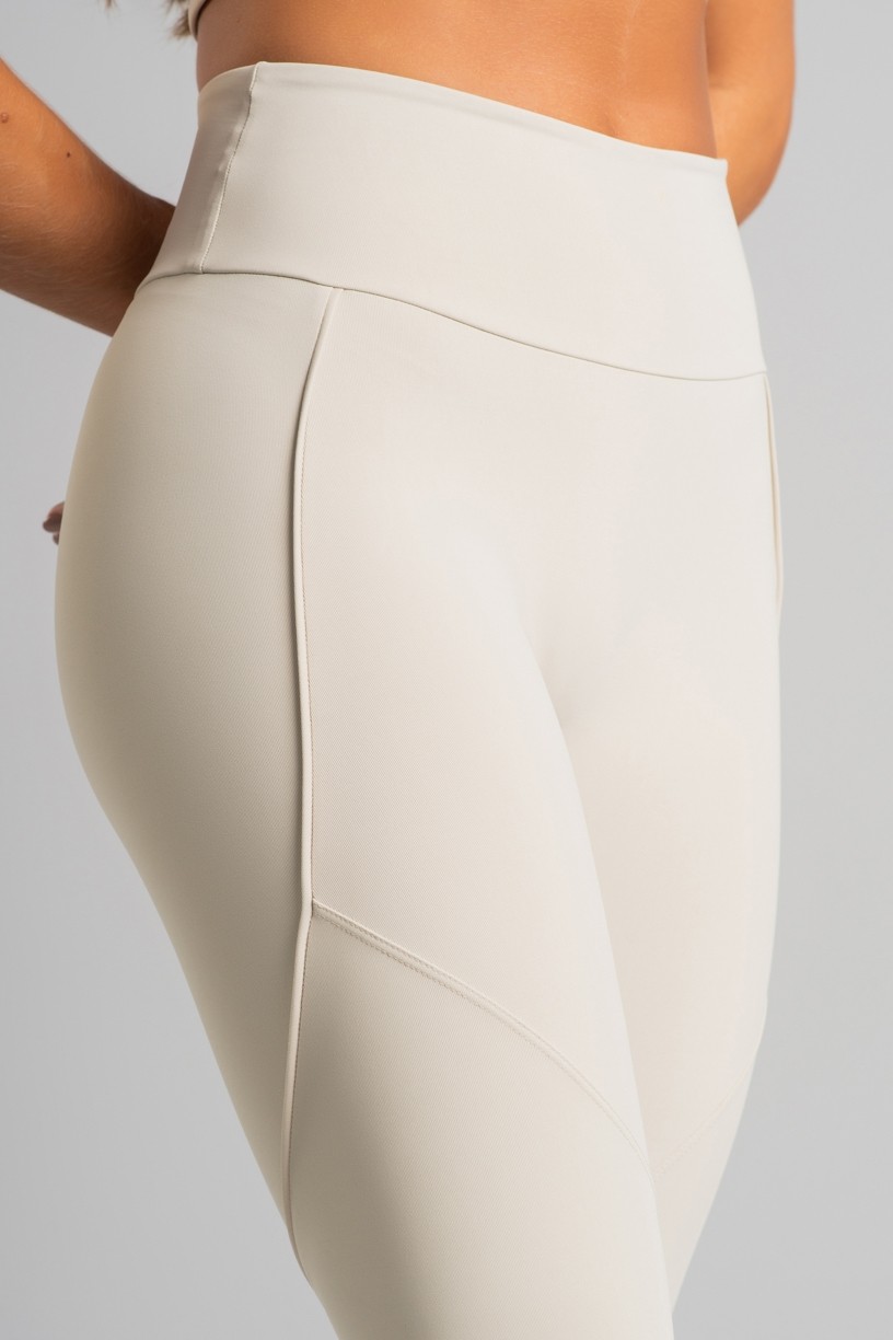 K4825-B_Calca_Legging_sem_Gancho_com_Vivo_e_Cos_em_V_Off-White__Ref:_K4825-B