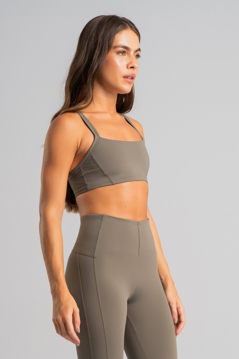 K4827-A_Top_Slim_com_Recortes_Oliva__Ref:_K4827-A