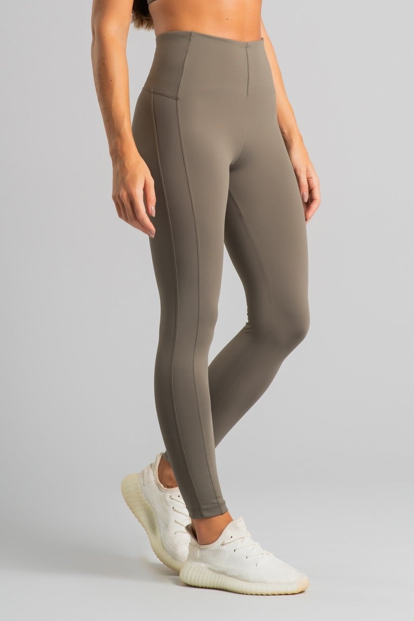 K4828-A_Calca_Legging_sem_Cos_Aparente_e_Recorte_Lateral_Oliva__Ref:_K4828-A