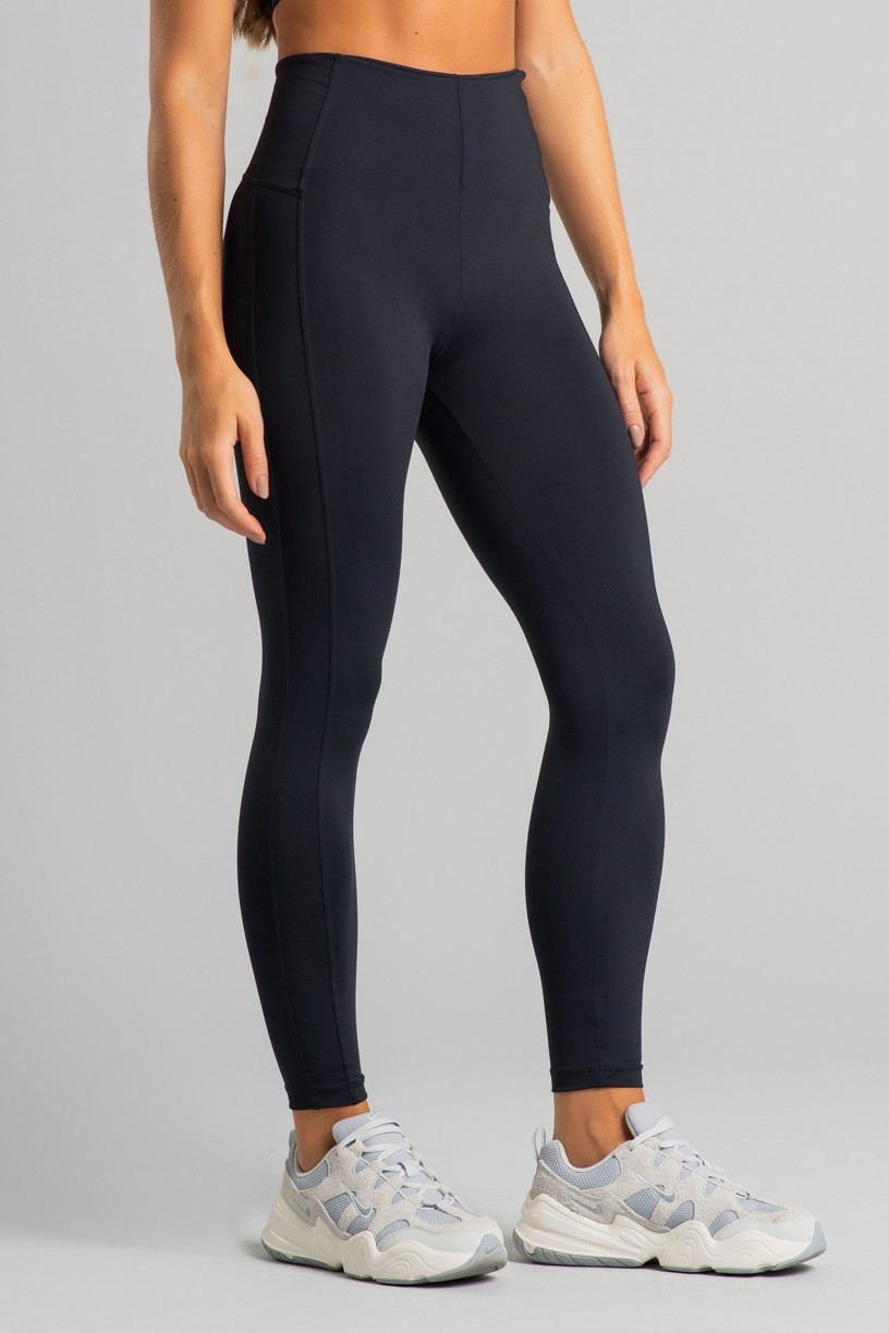 K4828-B_Calca_Legging_sem_Cos_Aparente_e_Recorte_Lateral_Preto__Ref:_K4828-B