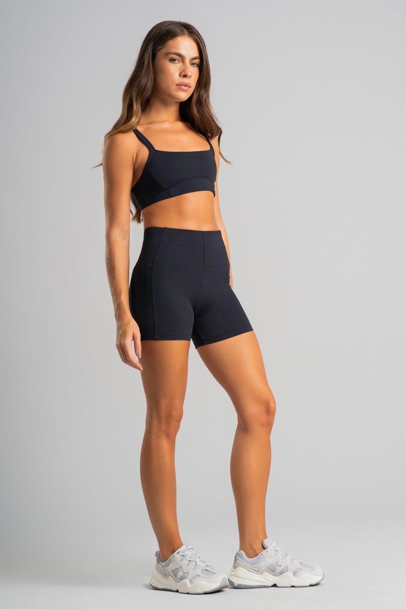 K4829-B_Short_sem_Cos_Aparente_e_Recorte_Lateral_Preto__Ref:_K4829-B
