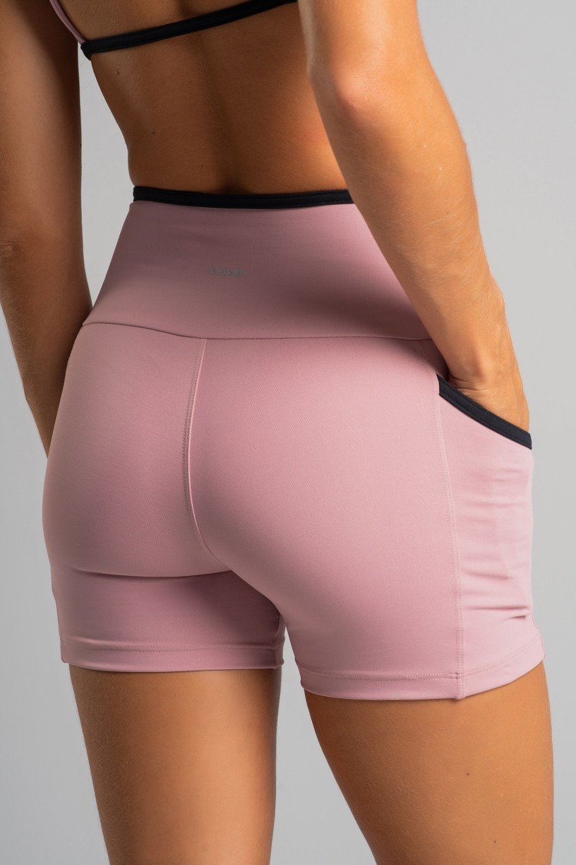 K4832-B_Short_com_Bolsos_e_Cos_Contrastante_Blush__Preto__Ref:_K4832-B