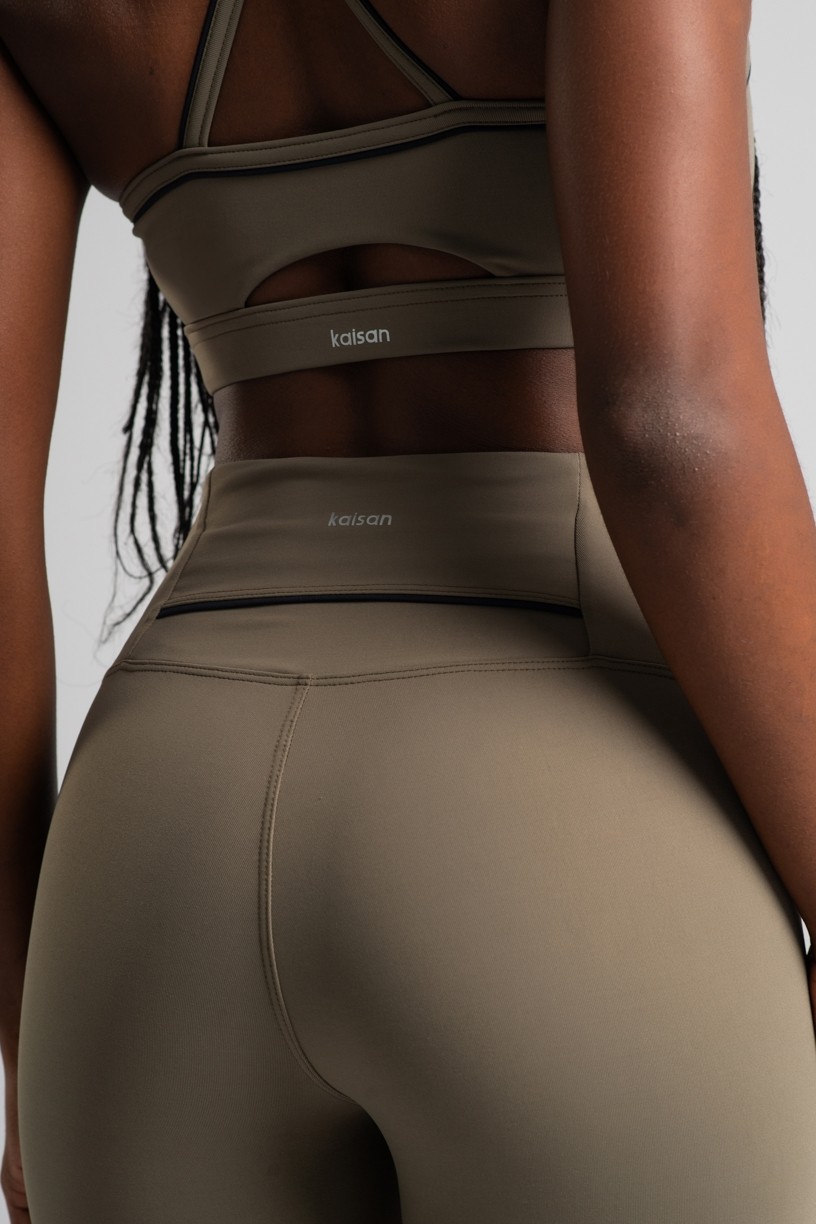 K4837-A_Calca_Legging_com_Bolso_no_Cos_e_Vivo_Contrastante_Oliva__Preto__Ref:_K4837-A