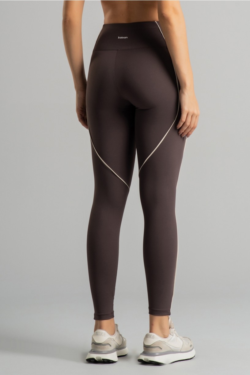 K4647-E_Calca_Legging_com_Bolsos_e_Vivo_Trufa__Off-White__Ref:_K4647-E