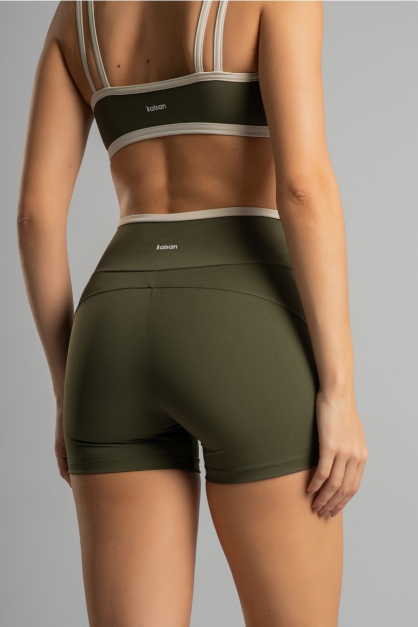 K4695-C_Short_com_Chapado_e_Vira_Militar__Off-White__Ref:_K4695-C