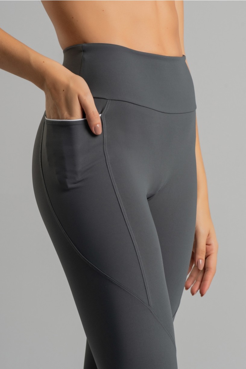 K4849-B_Calca_Legging_com_Detalhe_de_Vivo_nos_Bolsos_Grafite__Branco__Ref:_K4849-B