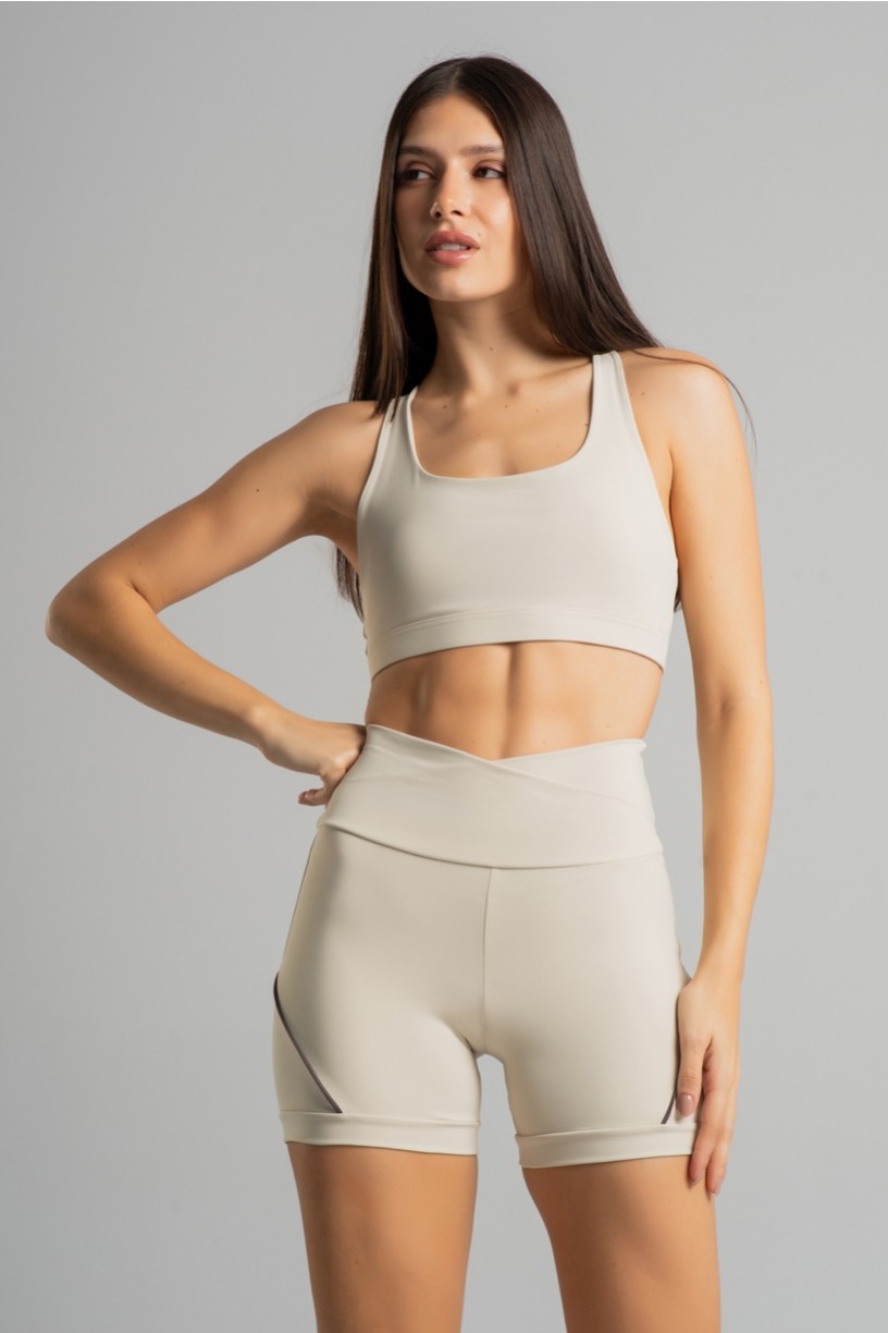 K4859-A_Short_com_Cos_Transpassado_e_Vivo_Contrastante_Off-White__Trufa__Ref:_K4859-A