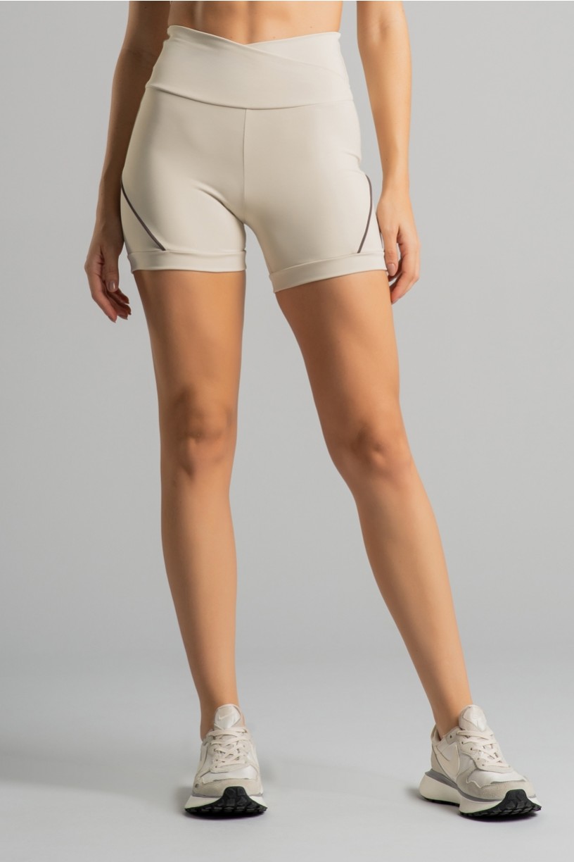 K4859-A_Short_com_Cos_Transpassado_e_Vivo_Contrastante_Off-White__Trufa__Ref:_K4859-A