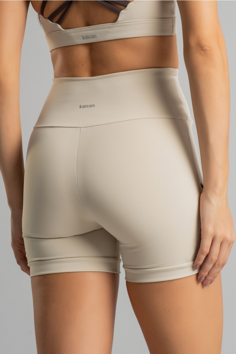 K4859-A_Short_com_Cos_Transpassado_e_Vivo_Contrastante_Off-White__Trufa__Ref:_K4859-A