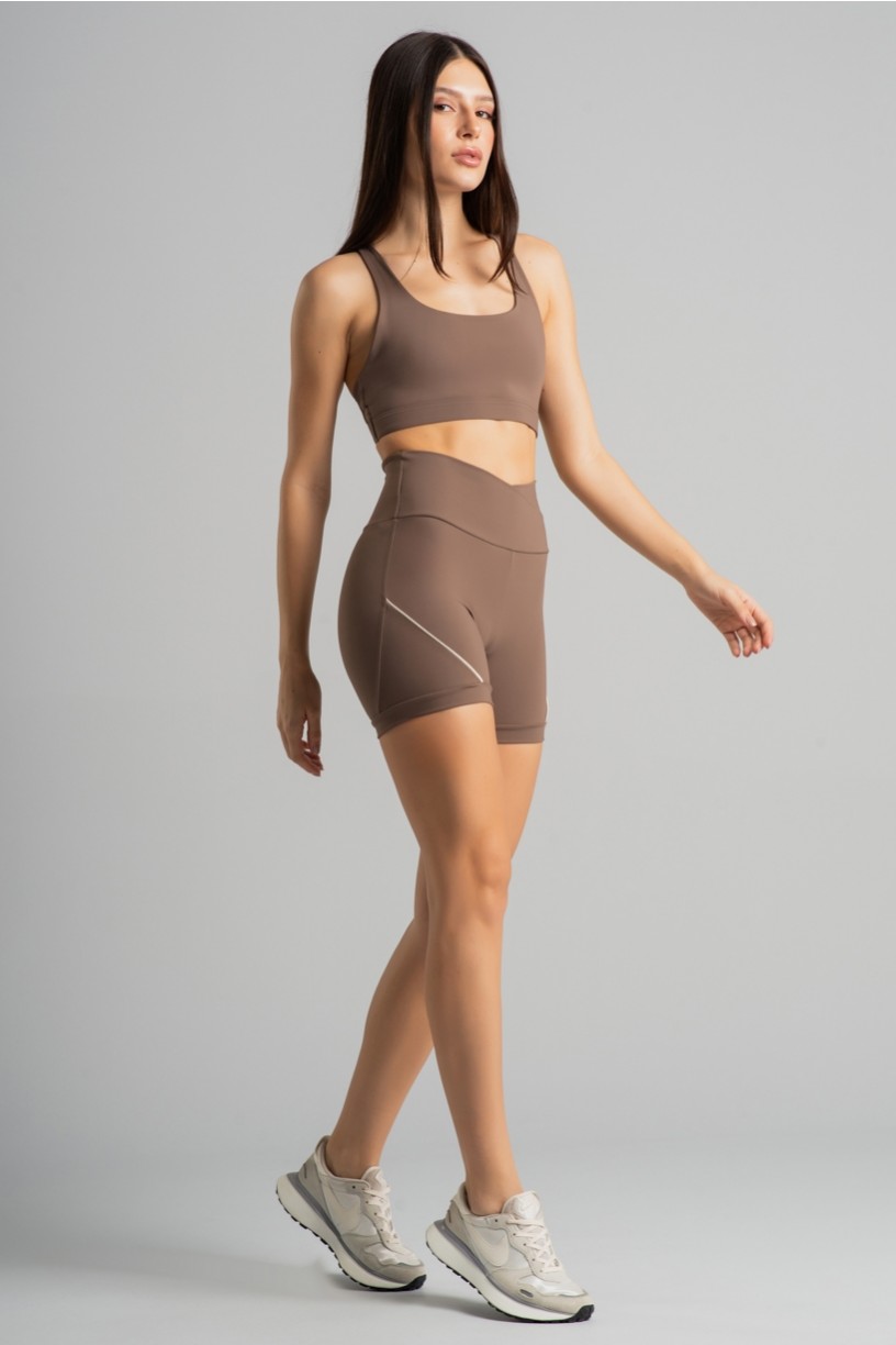 K4859-B_Short_com_Cos_Transpassado_e_Vivo_Contrastante_Capuccino__Off-White__Ref:_K4859-B