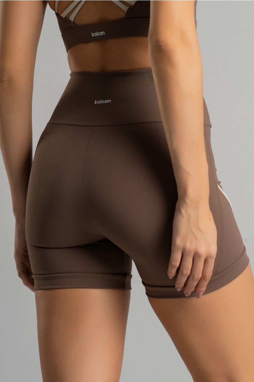 K4859-B_Short_com_Cos_Transpassado_e_Vivo_Contrastante_Capuccino__Off-White__Ref:_K4859-B