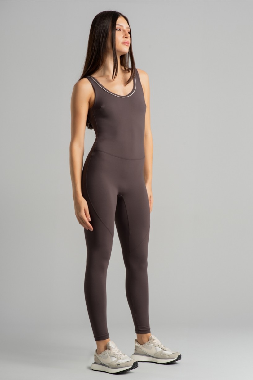 K4868-A_Macacao_com_Vivo_Contrastante_no_Decote_Trufa__Off-White__Ref:_K4868-A