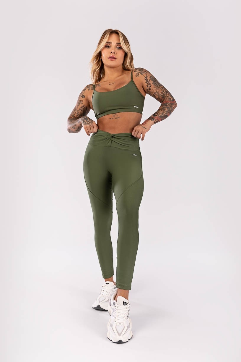 K4001-C_Calca_Legging_com_Cos_Torcido_Verde_Militar__Ref:_K4001-C