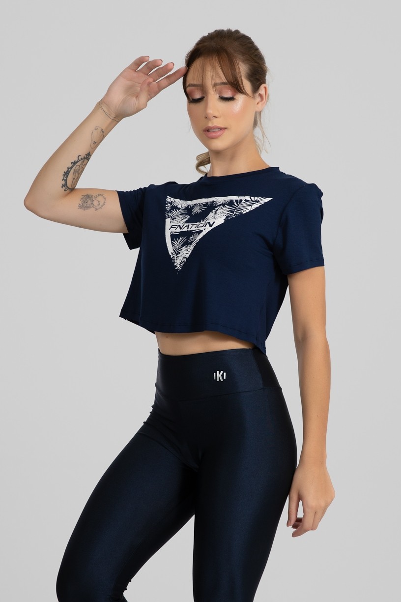 Blusa Curta Viscolycra Soltinha com Silk Flower Triangle (Azul Marinho) | Ref: GO396-E