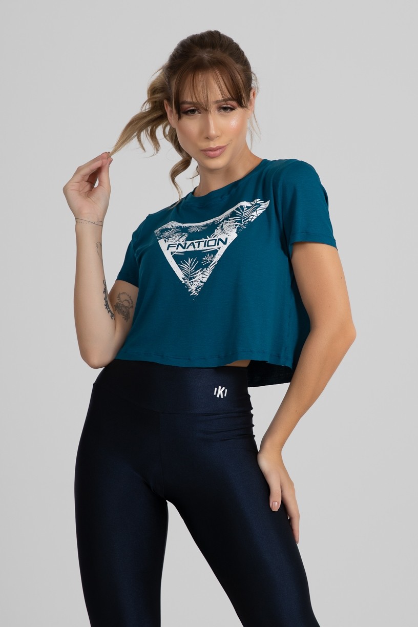 Blusa Curta Viscolycra Soltinha com Silk Flower Triangle (Azul Petróleo) | Ref: GO396-F