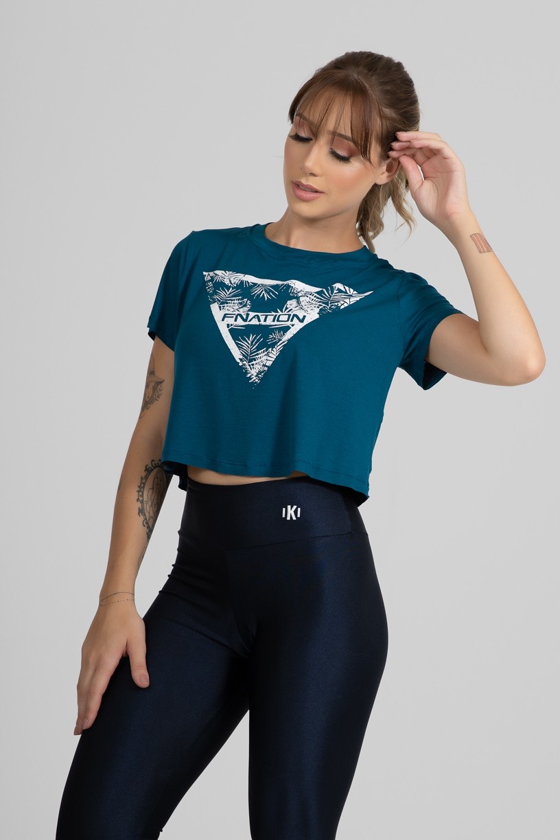 Blusa Curta Viscolycra Soltinha com Silk Flower Triangle (Azul Petróleo) | Ref: GO396-F