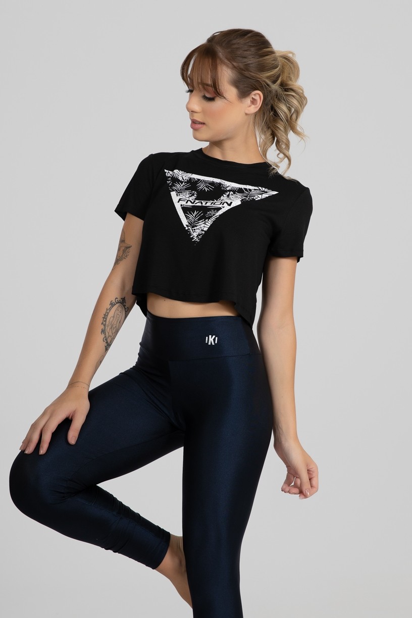 Blusa Curta Viscolycra Soltinha com Silk Flower Triangle (Preto) | Ref: GO396-A