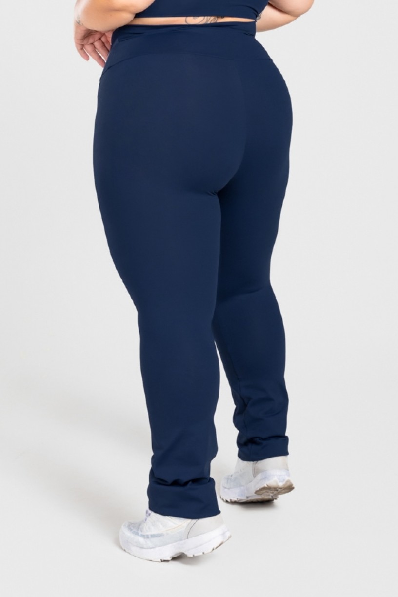 Calça Boca Reta Básica Plus Size (Azul Marinho) | Ref: KP3076-B