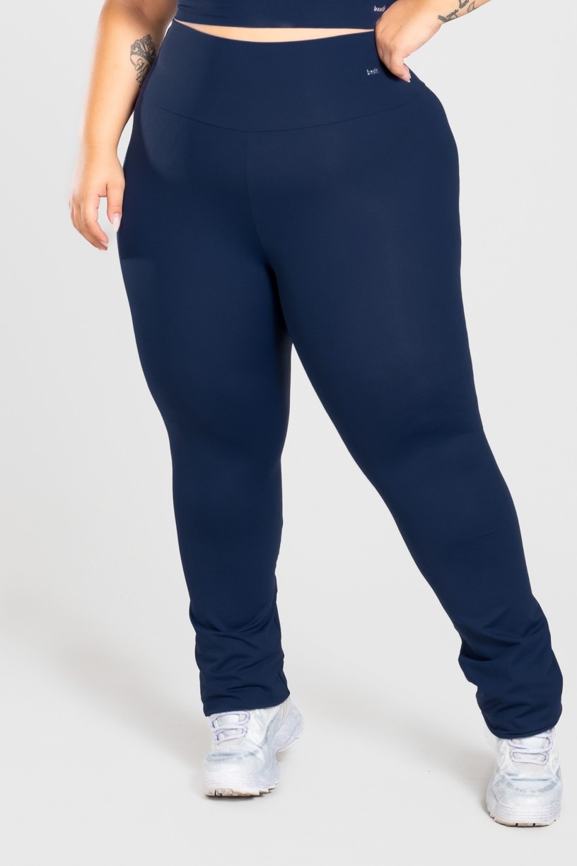 Calça Boca Reta Básica Plus Size (Azul Marinho) | Ref: KP3076-B