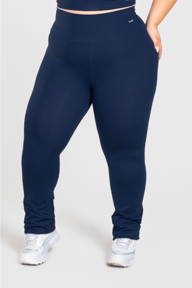 Calça Boca Reta Básica Plus Size (Azul Marinho) | Ref: KP3076-B