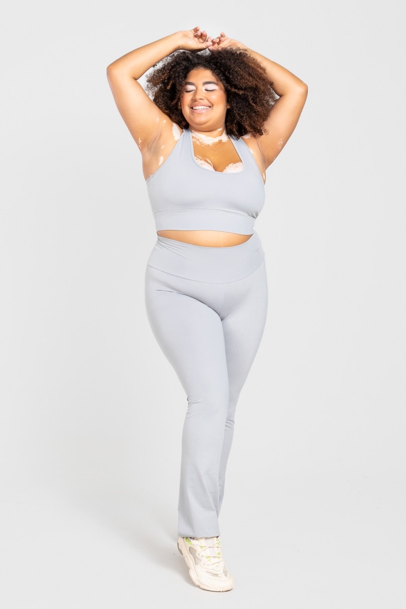 Calça Boca Reta Básica Plus Size (Cinza) | Ref: KP3076-D