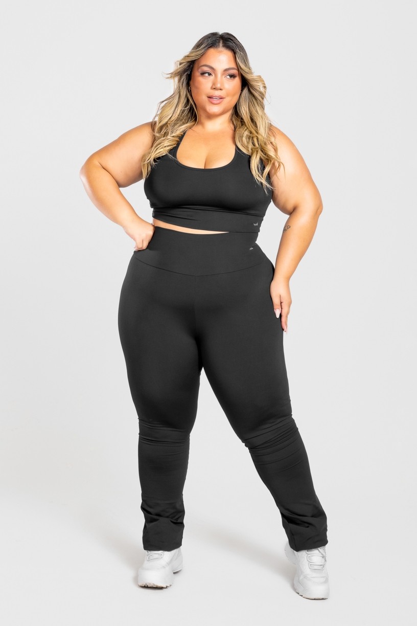Calça Boca Reta Básica Plus Size (Preto) | Ref: KP3076-A