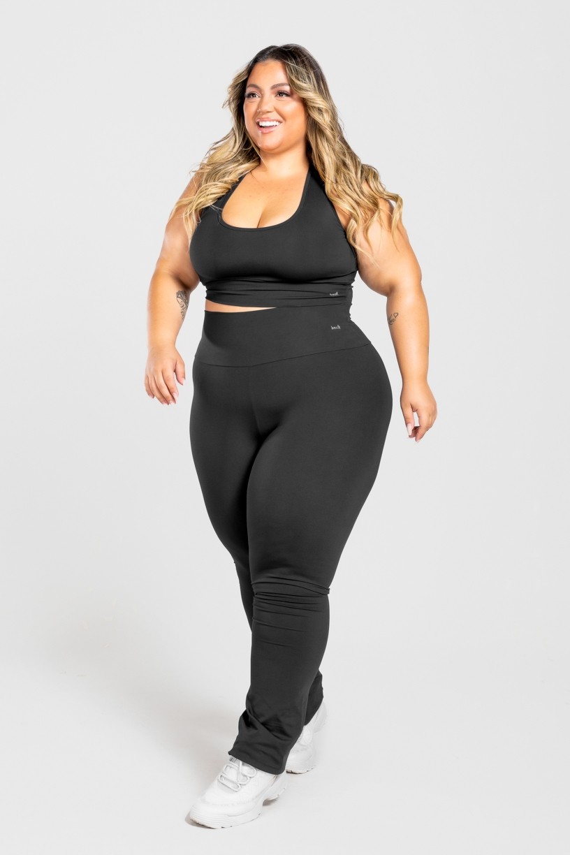 Calça Boca Reta Básica Plus Size (Preto) | Ref: KP3076-A