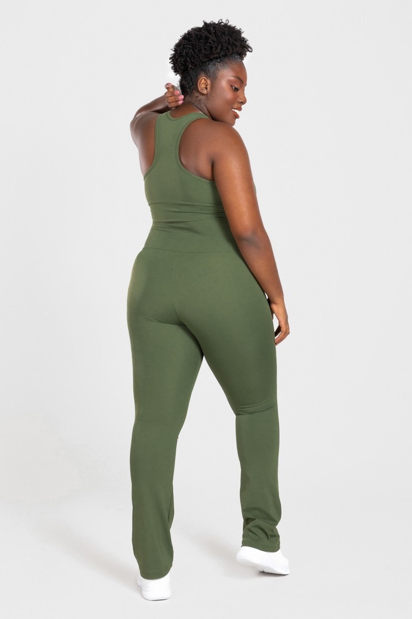 Calça Boca Reta Básica Plus Size (Verde Militar) | Ref: KP3076-E