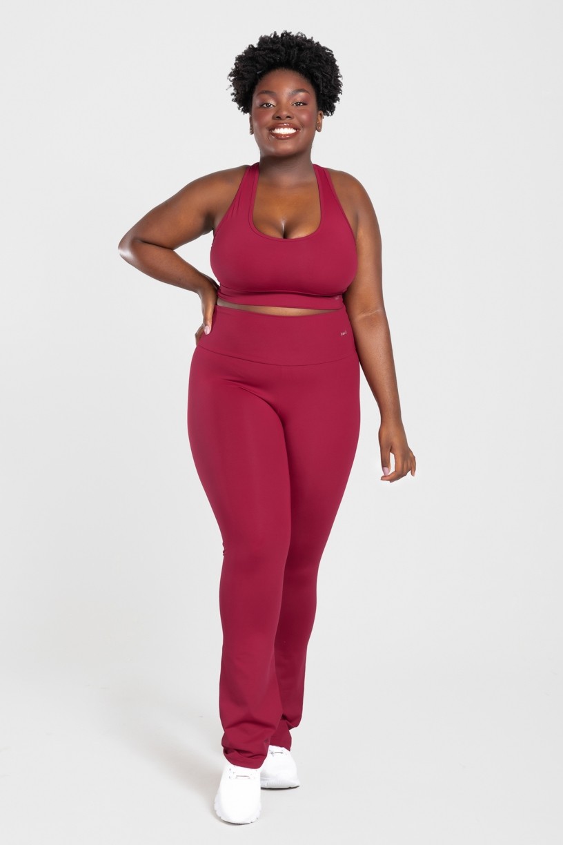 Calça Boca Reta Básica Plus Size (Vinho) | Ref: KP3076-C