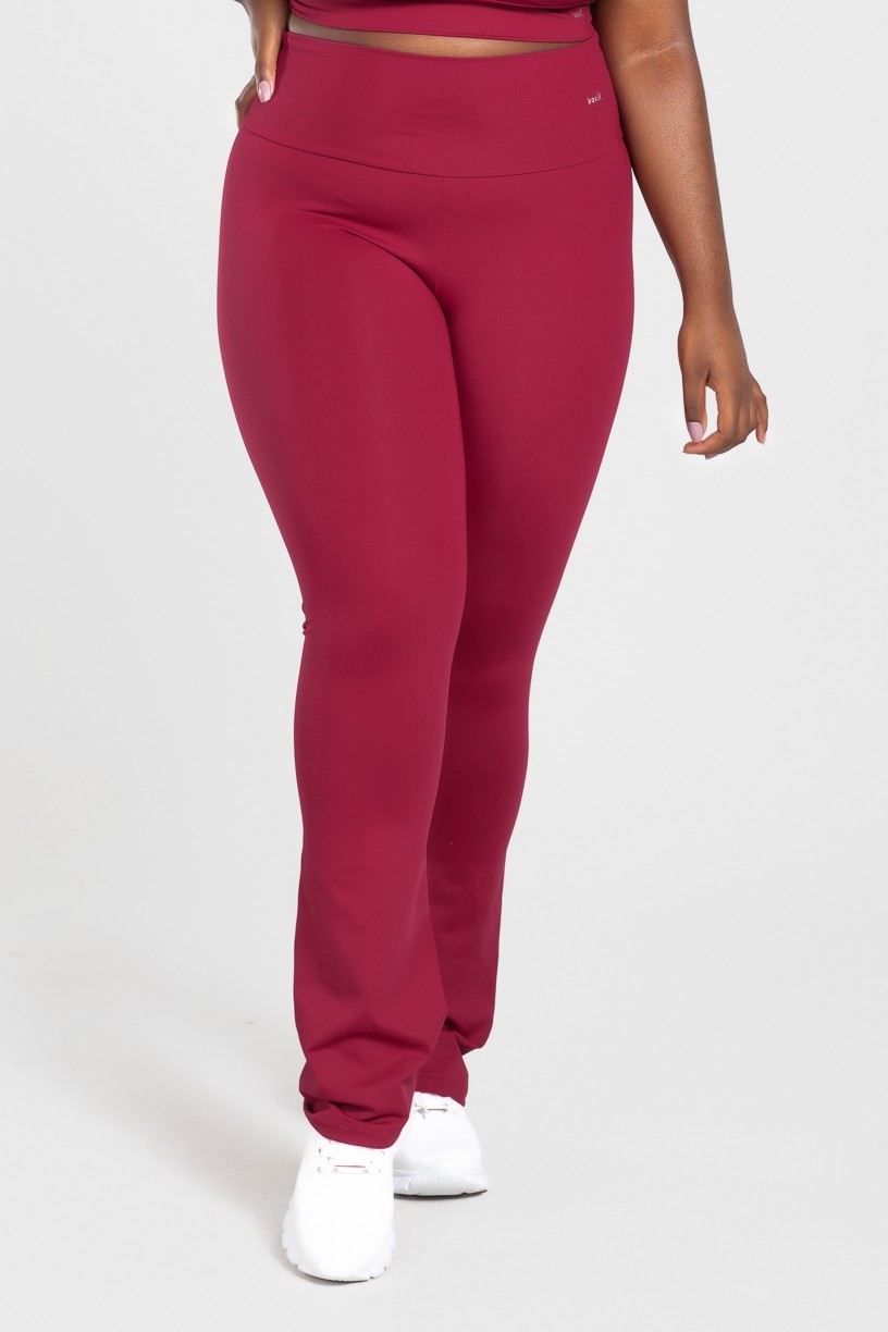 Calça Boca Reta Básica Plus Size (Vinho) | Ref: KP3076-C