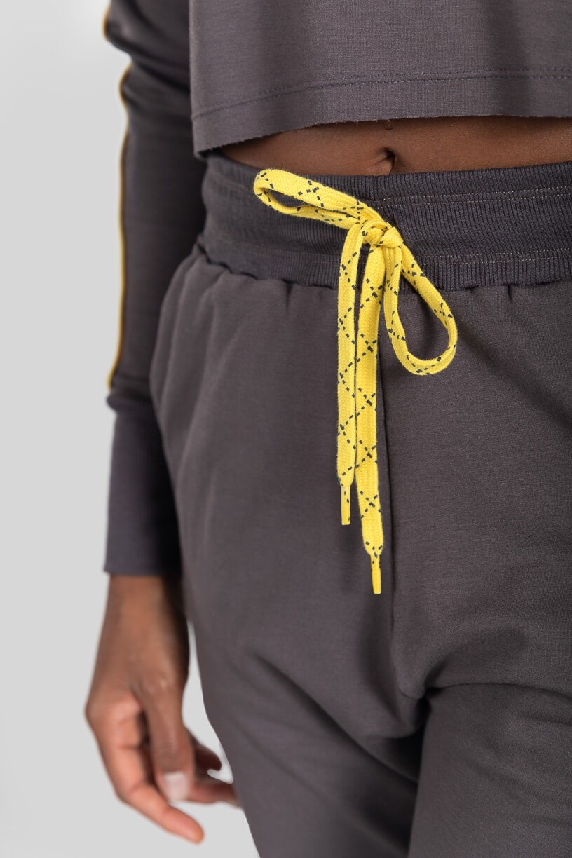 Calça Jogger (Chumbo / Amarelo) | Ref: K3094-D