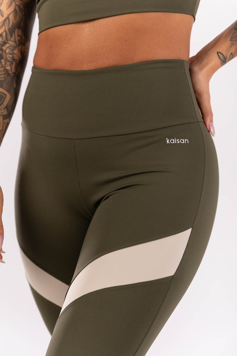 K4011-B_Calca_Legging_Bicolor_com_Recortes_Verde_Militar__Off-White__Ref:_K4011-B