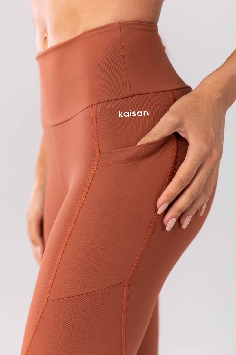 K4176-B_Calca_Legging_com_Bolsos_e_Cobertura_Marrom__Ref:_K4176-B