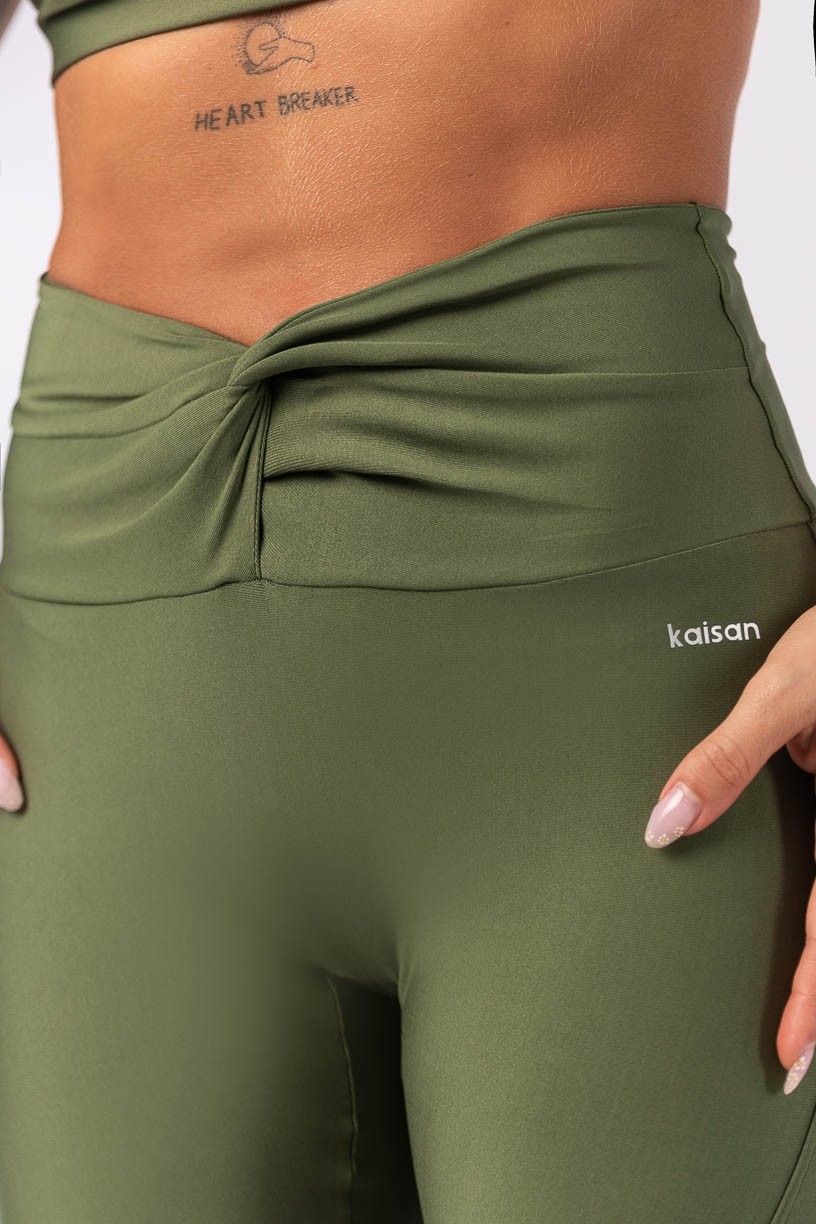 K4001-C_Calca_Legging_com_Cos_Torcido_Verde_Militar__Ref:_K4001-C