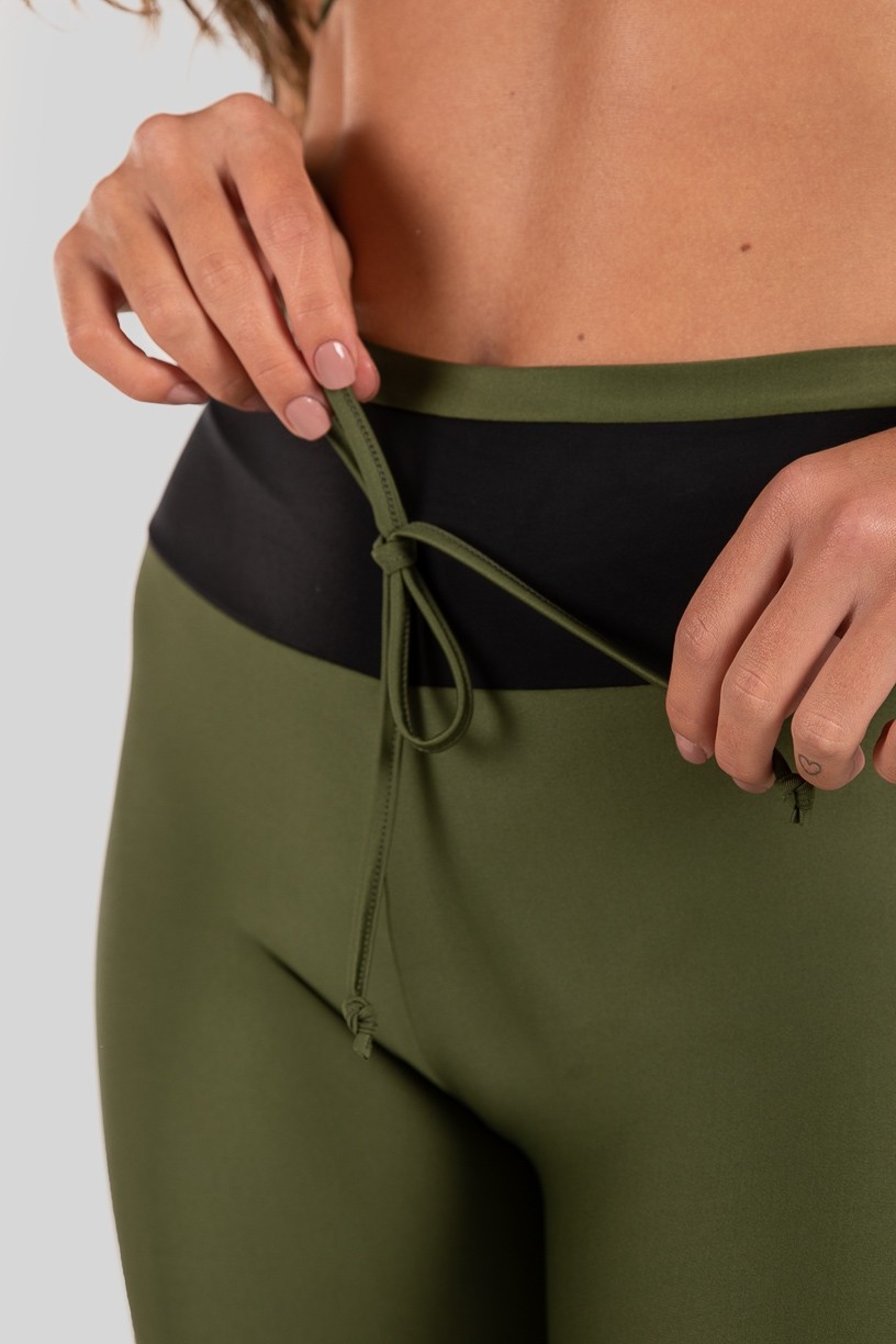 Calça Legging com Cadarço (Verde Militar / Preto) | Ref: K3218-B