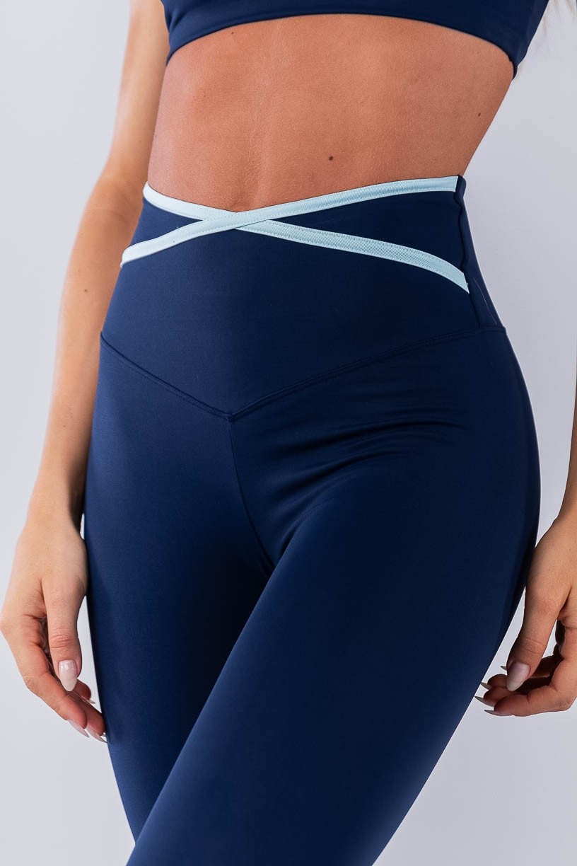 Calça Legging com Chapado Cruzado Contrastante (Azul Marinho / Azul Bebê) | Ref: K4482-A