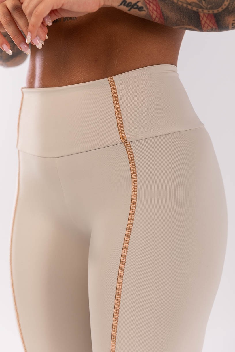 K4015-A_Calca_Legging_com_Cobertura_Contrastante_Off-White__Ref:_K4015-A